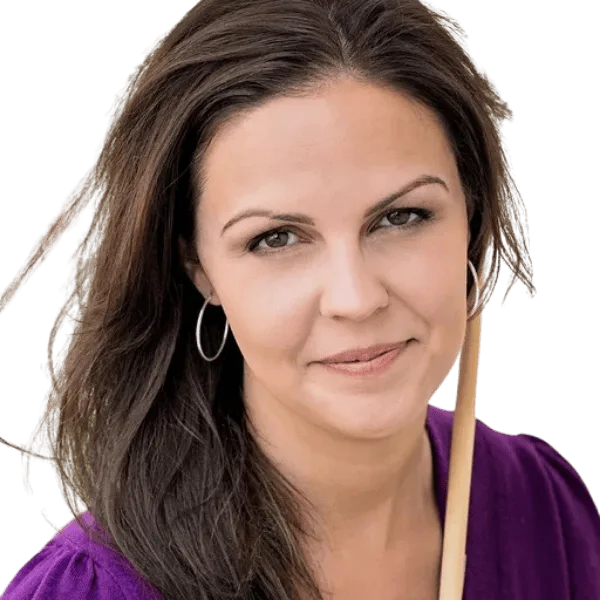 Holly Jennings's headshot